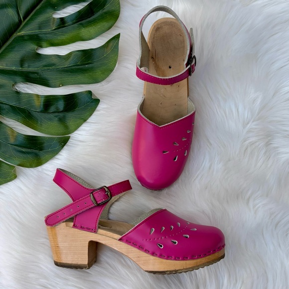 Sven Vollsjo Leaf Punch Clog Ankle Strap Fuchsia - Picture 1 of 10